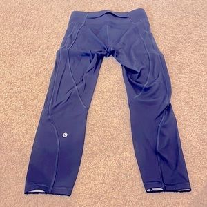 Lululemon Time to Sweat Crop 23” - Size 6 - Navy